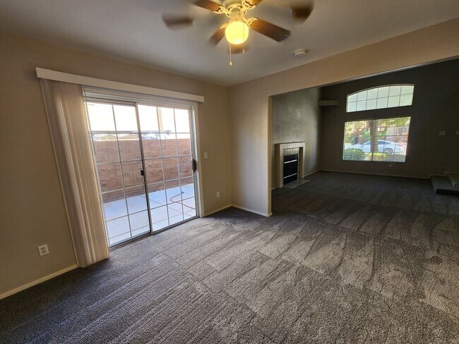 Building Photo - Beautiful townhouse in Silverado Ranch