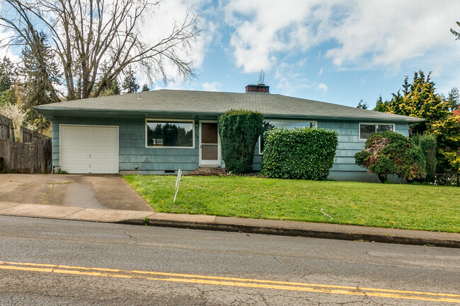 Building Photo - 3-Bedroom, 1-Bath duplex In Eugene South H...