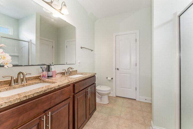 Building Photo - Beautiful 4/3 in High Point