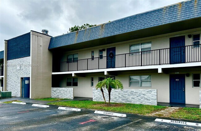 Building Photo - 8010 N Colony Cir