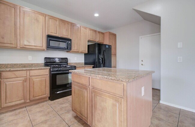 Building Photo - 15882 N 172nd Ln