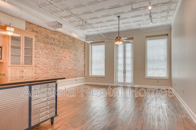 Building Photo - 1106 Broad St