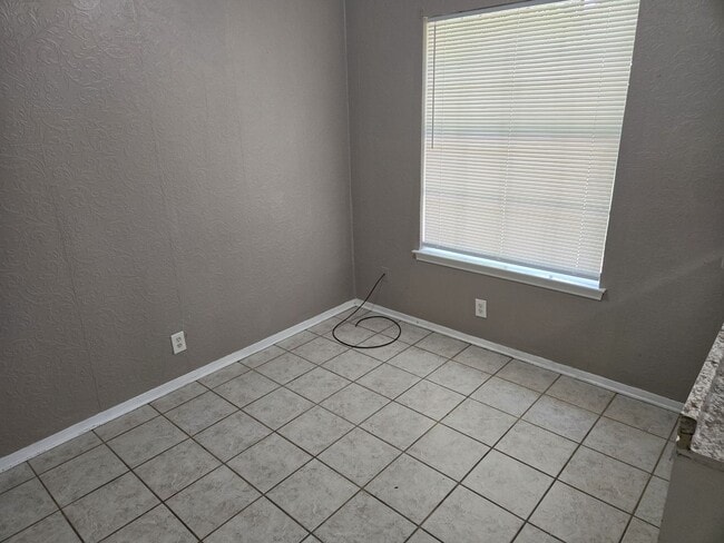 Building Photo - 5270 Wildwood Dr