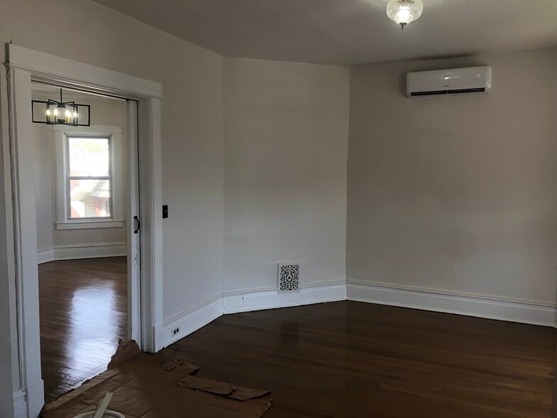 Building Photo - 25 Overlook St