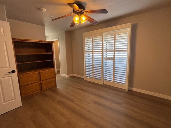 Building Photo - 1 Bedroom - 1.5 Bath Condo