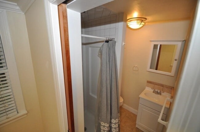 Building Photo - 37 Perrin St