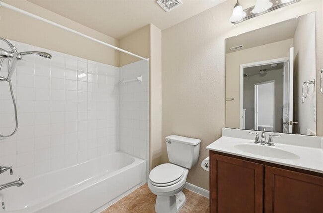 Building Photo - 1804 Colorado Bend Dr