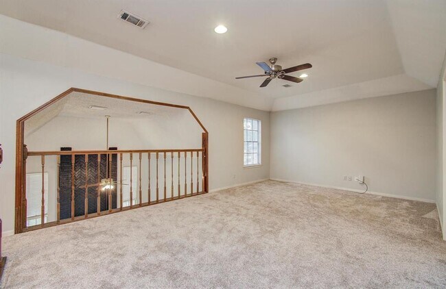 Building Photo - 5339 Holly View Dr