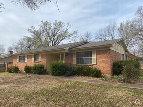 Building Photo - 4/2 in Nice Neighborhood in West Sherman!