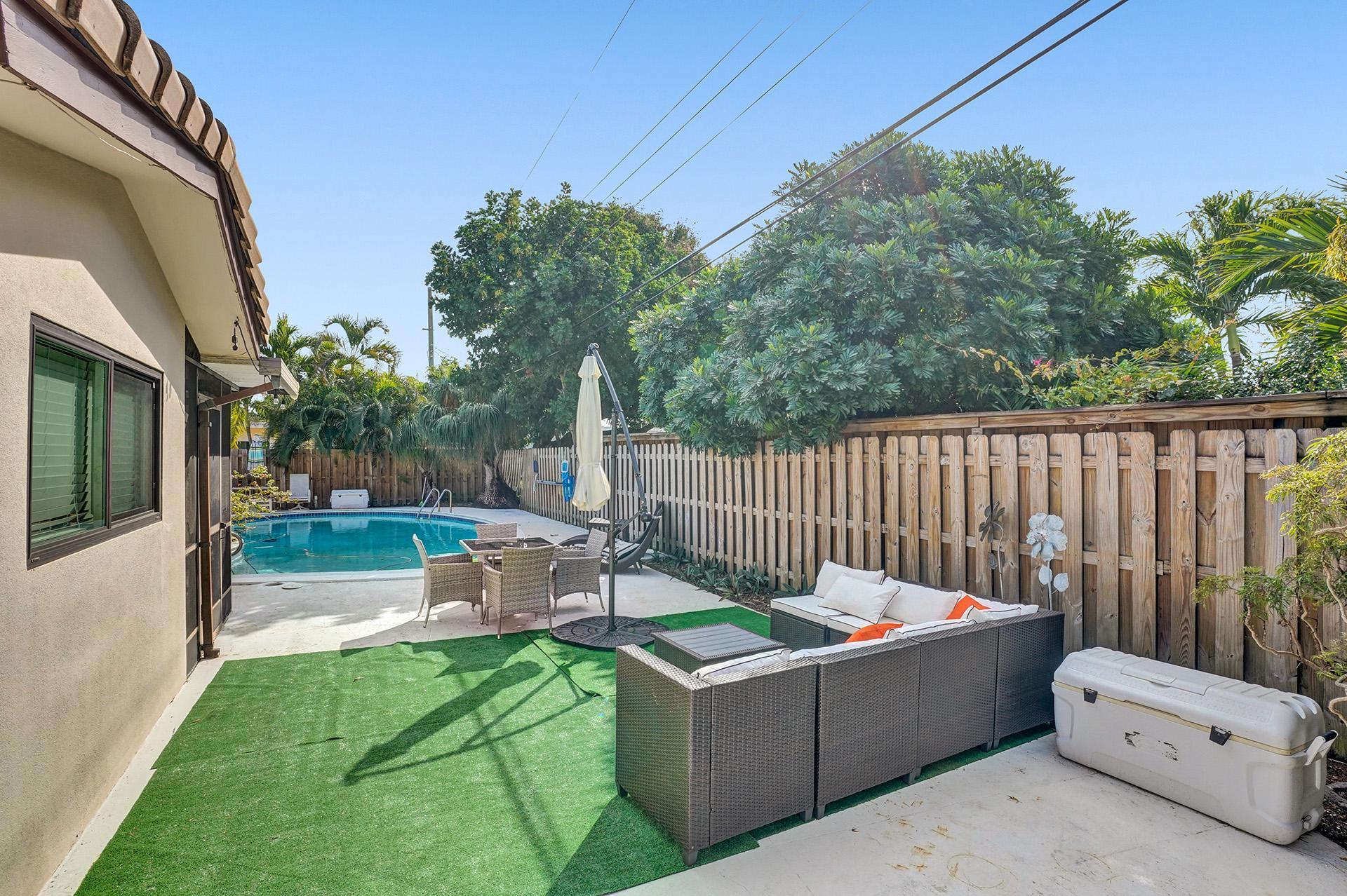 Building Photo - 2620 NE 19th St