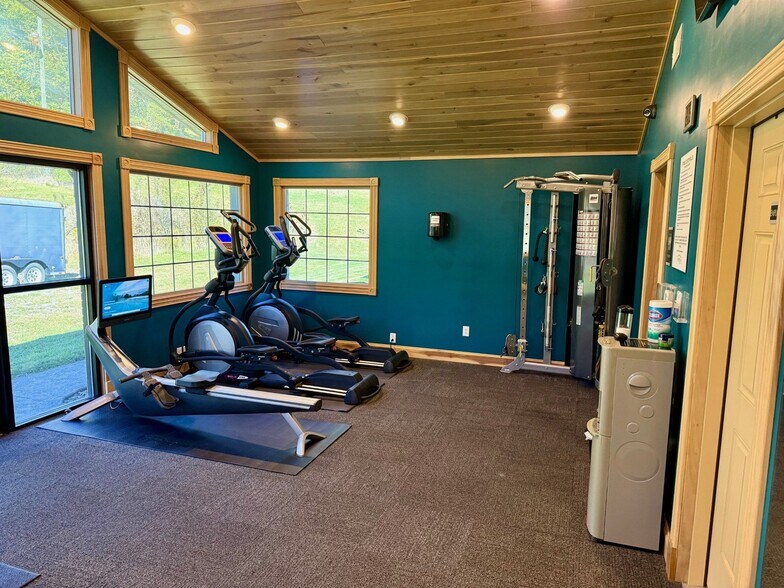 Building Photo - 1604 Spring Valley Dr