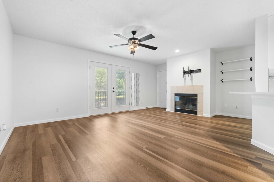 Building Photo - 13715 Richmond Park Dr N