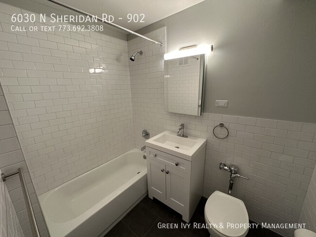 Building Photo - Incredible, Rehabbed, Edgewater Lakeside 1...