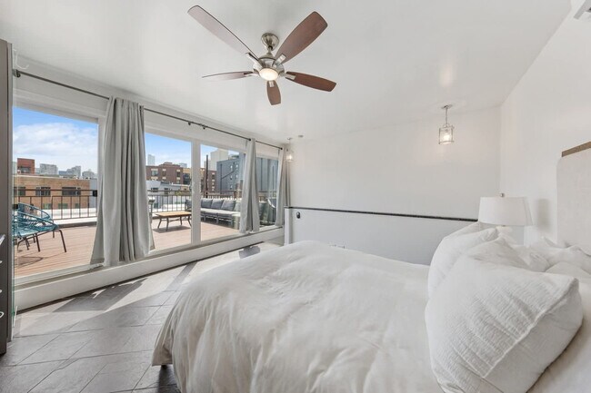 Building Photo - 657 N Carpenter St