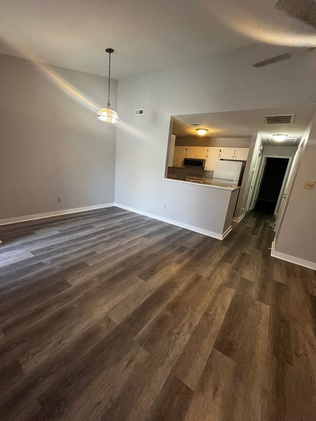 Building Photo - Two Bedroom One Bath Townhome