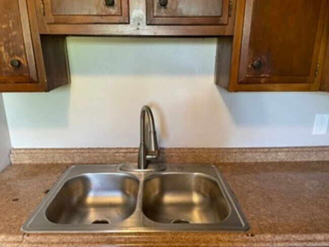 Building Photo - 138 Mendel Ct