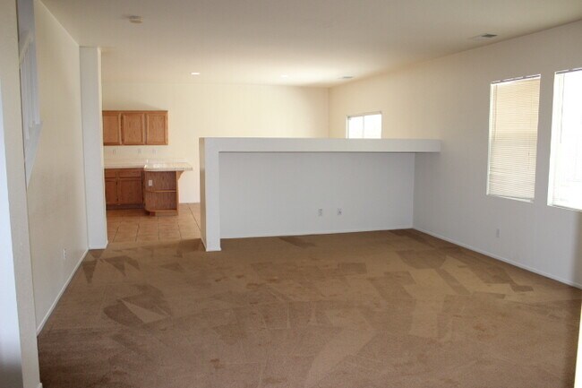 Building Photo - BEAUTIFUL LARGE 5 Bedrooms, 2.75 Bathrooms Home