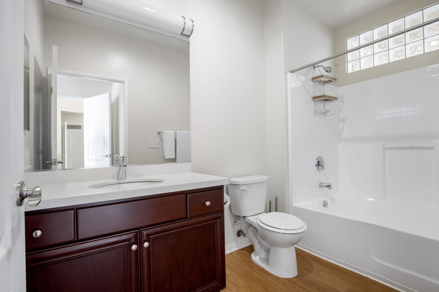 Building Photo - 2225 S Beverly Glen Blvd