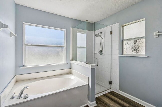 Building Photo - Charming 3-Bedroom Home with Fenced Yard