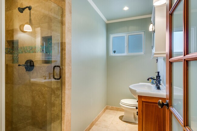 Building Photo - 2006 Manhattan Beach Blvd