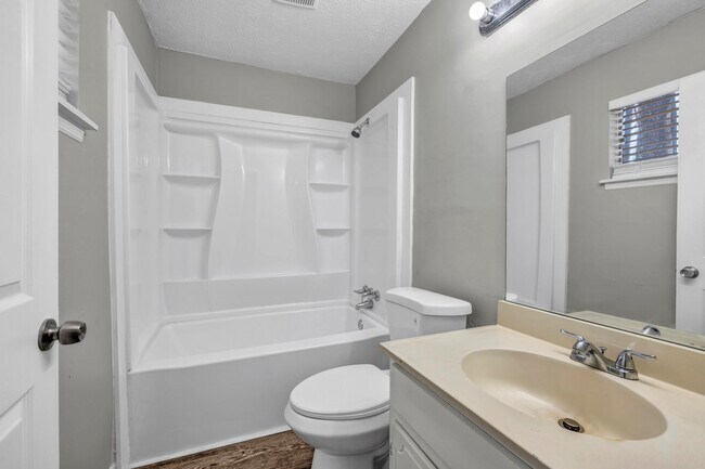 Building Photo - $500 OFF BACK TO SCHOOL SECIAL - SPACIOUS ...