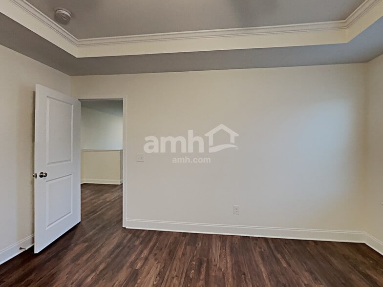 Building Photo - 2001 Bennett Dr