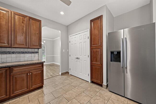 Building Photo - 1522 Brook Grove Dr