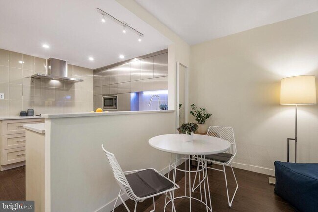 Building Photo - 1301 20th St NW