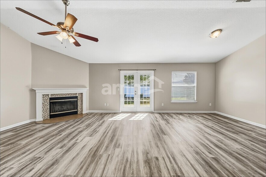 Building Photo - 3201 Ginny Lake Dr