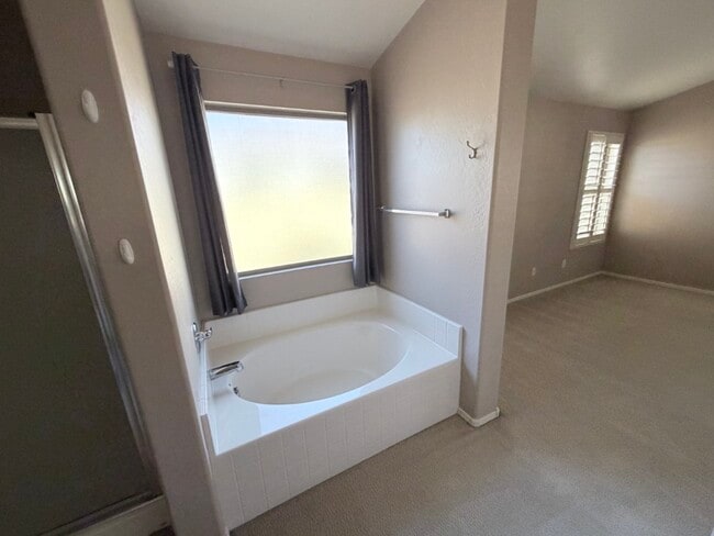 Building Photo - 412 E Jasper Dr