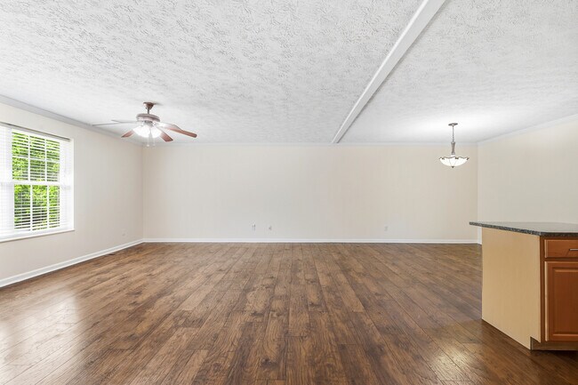 Building Photo - 1690 River Bend Rd