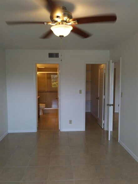 Building Photo - 4151 NW 90th Ave
