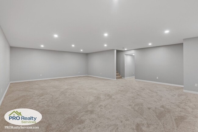 Building Photo - 5 Bedroom Home in Crystal