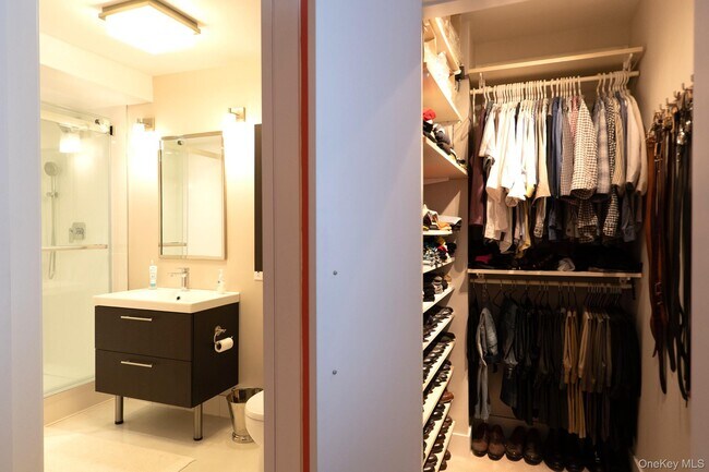 Building Photo - 1 Landmark Sq