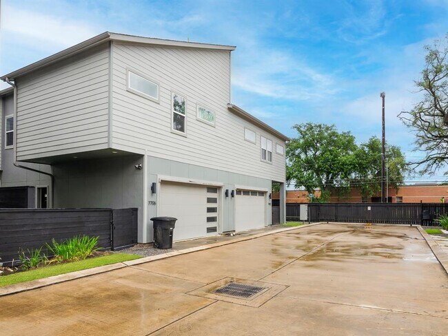 Building Photo - 7706 Jack Oak Ave