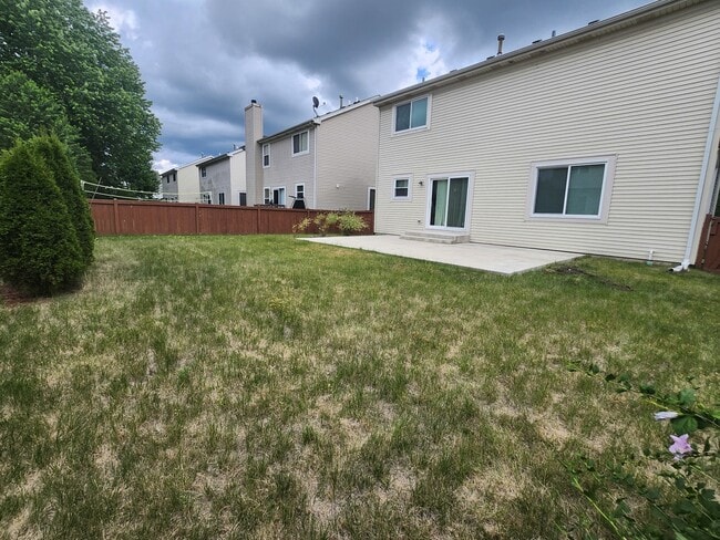 Building Photo - 3832 Baybrook Dr