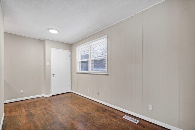 Building Photo - 9725 Medford Dr