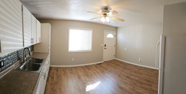 Building Photo - Townhouse For Rent In Rexburg