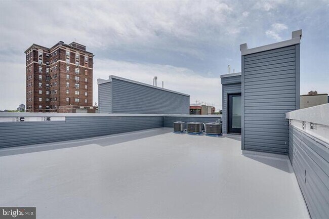 Building Photo - 1318 N Franklin St