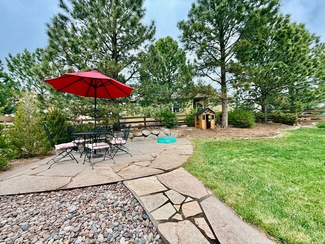Building Photo - Stunning 4-Bedroom Home with Loft and Fini...