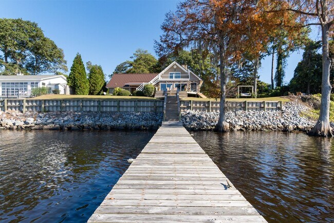 Building Photo - Waterfront Property