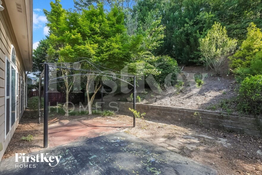 Building Photo - 495 Roland Manor Dr