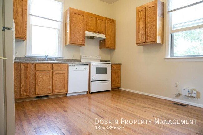 Building Photo - HUGE 2 Bed - HIGH CEILINGS & NATURAL LIGHT