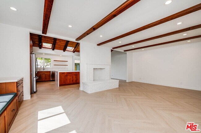 Building Photo - 749 N Niagara St