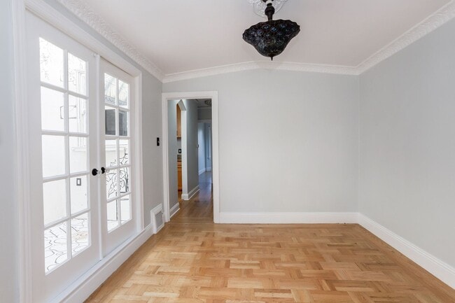 Building Photo - 3 Bed / 2 Bath Cayuga Terrace single family home with garage parking and private backyard. YouTub...