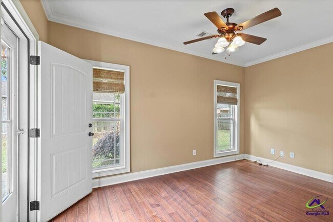 Building Photo - 300 Cheshire Dr