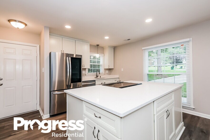 Building Photo - 7115 Casual Corner Ln