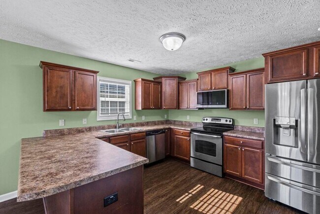 Building Photo - Beautiful home in great neighborhood!