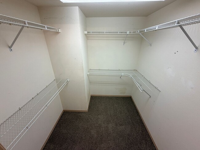 Building Photo - r286