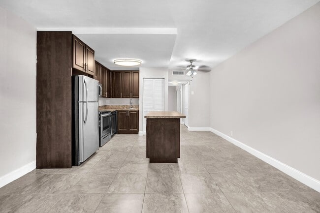 Building Photo - 559 NE 44th St